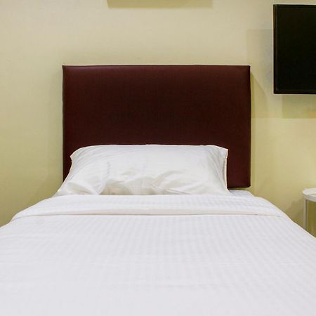 Oyo 90090 Roselyn Inn 2 Pasir Gudang Ngoại thất bức ảnh