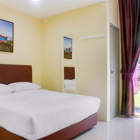 Oyo 90090 Roselyn Inn 2 Pasir Gudang Ngoại thất bức ảnh