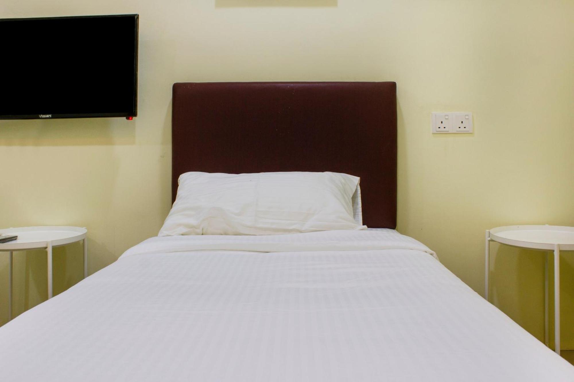 Oyo 90090 Roselyn Inn 2 Pasir Gudang Ngoại thất bức ảnh