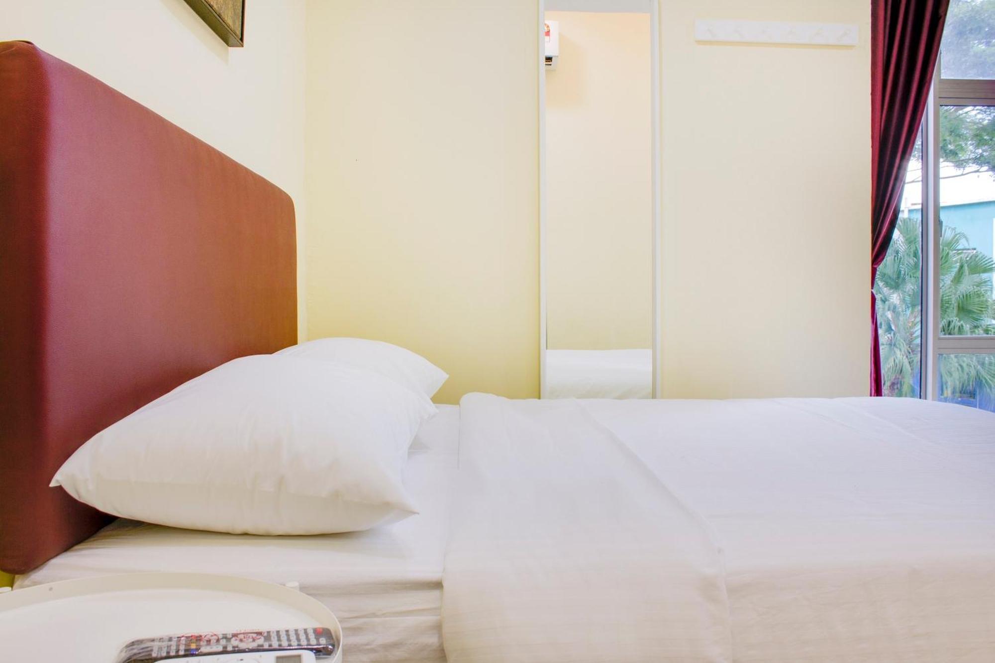Oyo 90090 Roselyn Inn 2 Pasir Gudang Ngoại thất bức ảnh